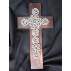 Krížik na dreve, zdobený